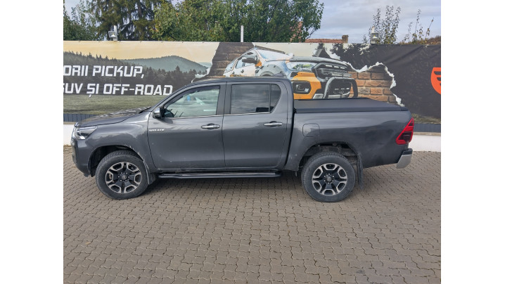 Roll cover,bed liner, side steps on Toyota Hilux 2024
