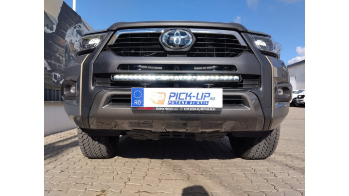 Roll cover,rollbar,led bar installed on Toyota Hilux 2024