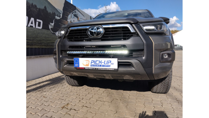 Roll cover,rollbar,led bar installed on Toyota Hilux 2024