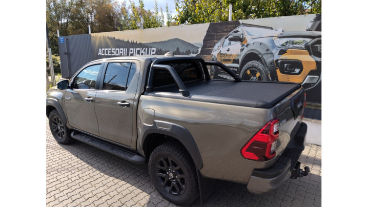 Roll cover,rollbar,led bar installed on Toyota Hilux 2024