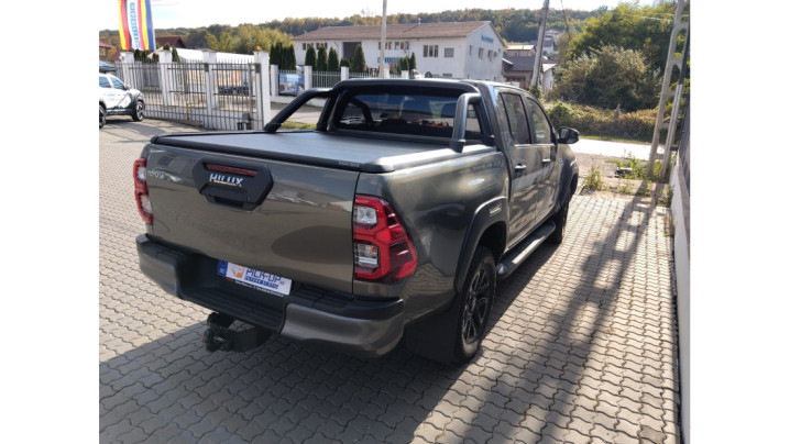 Roll cover,rollbar,led bar installed on Toyota Hilux 2024