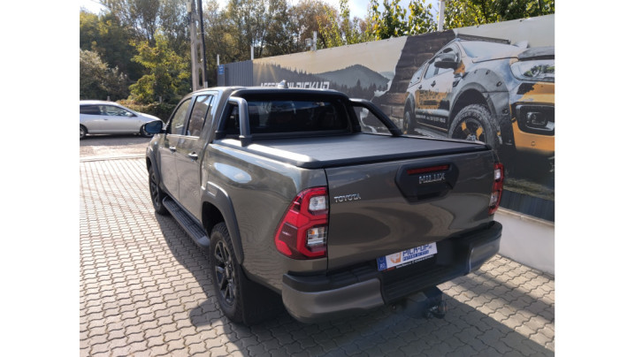 Roll cover,rollbar,led bar installed on Toyota Hilux 2024