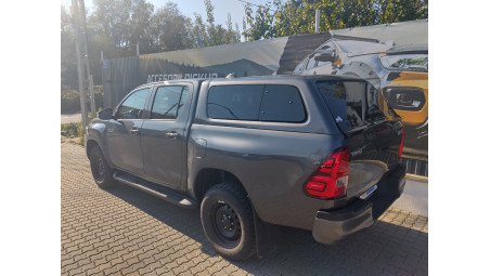 Canopy, bed liner installed on Toyota Hilux 2024