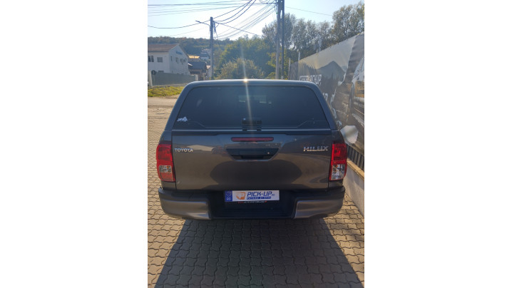 Canopy, bed liner installed on Toyota Hilux 2024