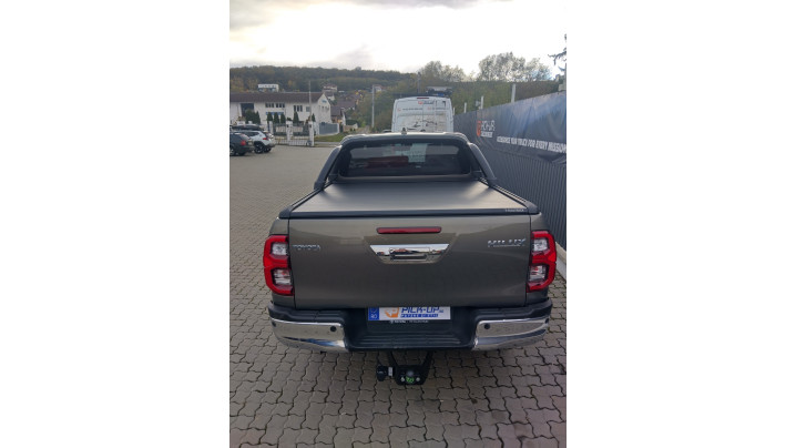 Fully equiped Toyota Hilux 2024