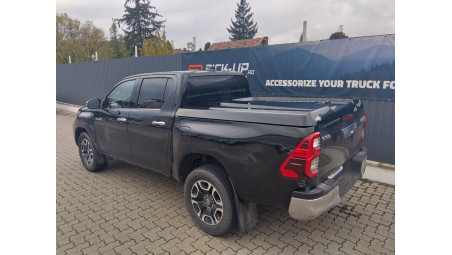 Tonneau cover,rail guard installed on Toyota Hilux 2022