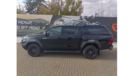 Canopy installed on Toyota Hilux 2024