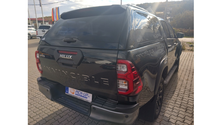 Canopy installed on Toyota Hilux 2024