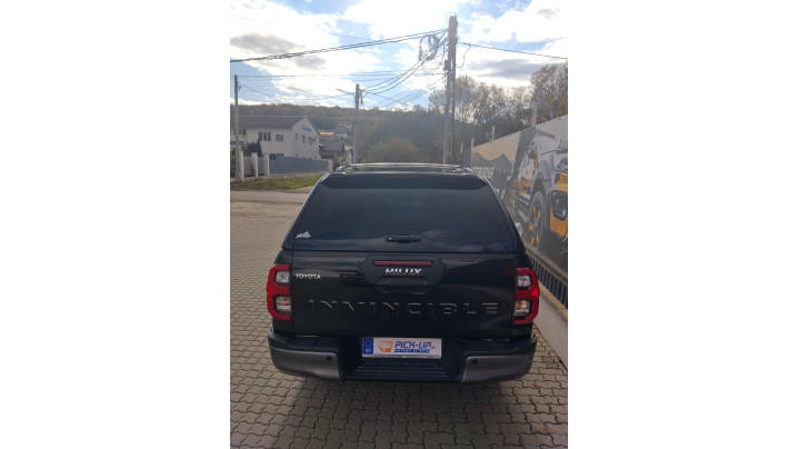 Canopy installed on Toyota Hilux 2024