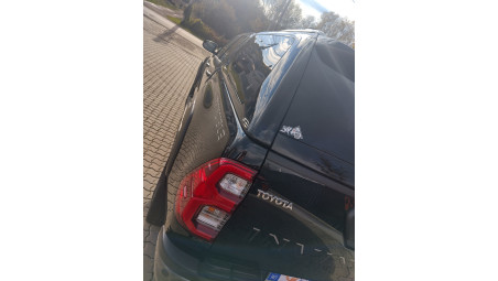 Canopy installed on Toyota Hilux 2024