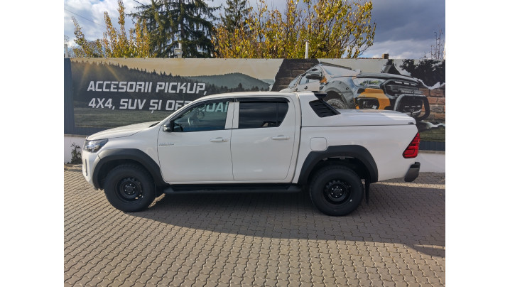 Montare inchidere de bena tip capac,capitonaj bena,aparatori aripi,deflectoare geam pe Toyota Hilux 2024