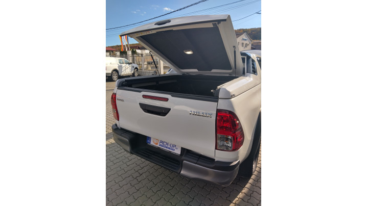 Tonneau sport cover, bed liner,overfenders, window visors installed on Toyota Hilux 2024