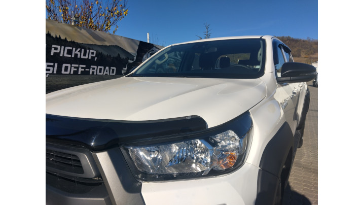 Roll cover, hood guard, window visors installed on Toyota Hilux 2024
