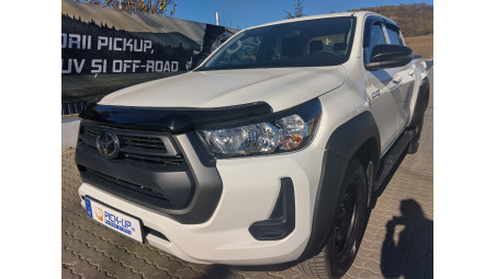 Roll cover, hood guard, window visors installed on Toyota Hilux 2024