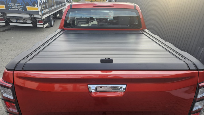 Bed liner,roll cover, towing hook installed on Isuzu D-Max 2024