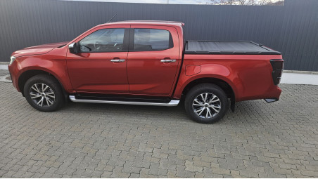 Bed liner,roll cover, towing hook installed on Isuzu D-Max 2024