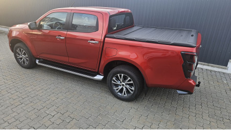 Bed liner,roll cover, towing hook installed on Isuzu D-Max 2024