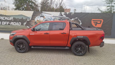 Bed liner, roll cover, rollbar, swing case installed on Toyota Hilux 2025