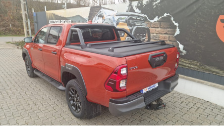 Bed liner, roll cover, rollbar, swing case installed on Toyota Hilux 2025