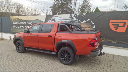 Bed liner, roll cover, rollbar, swing case installed on Toyota Hilux 2025