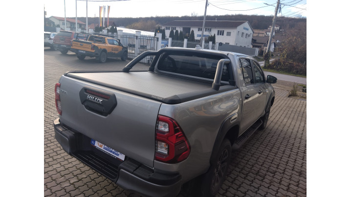 Roll cover and rollbar installed on Toyota Hilux 2024