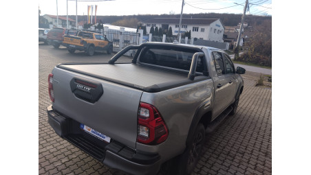 Roll cover and rollbar installed on Toyota Hilux 2024