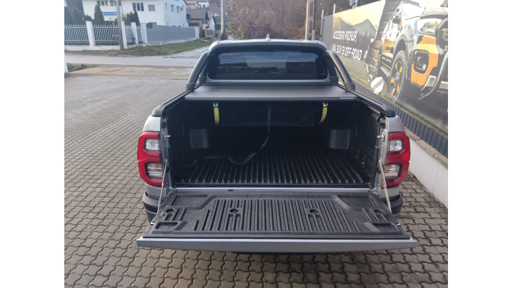 Roll cover and rollbar installed on Toyota Hilux 2024