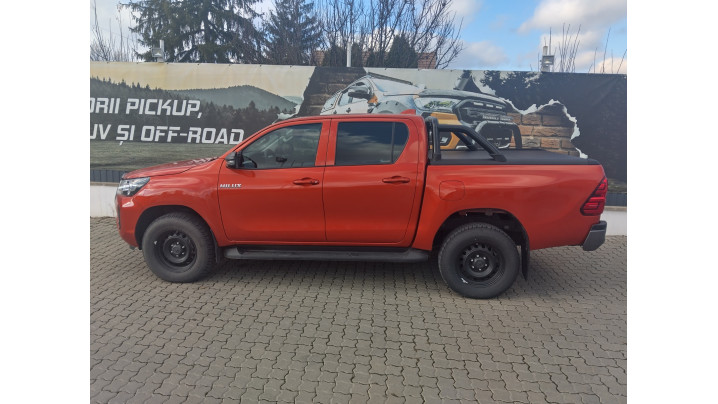Bed liner, roll cover, rollbar installed on Toyota Hilux 2024