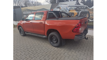 Bed liner, roll cover, rollbar installed on Toyota Hilux 2024