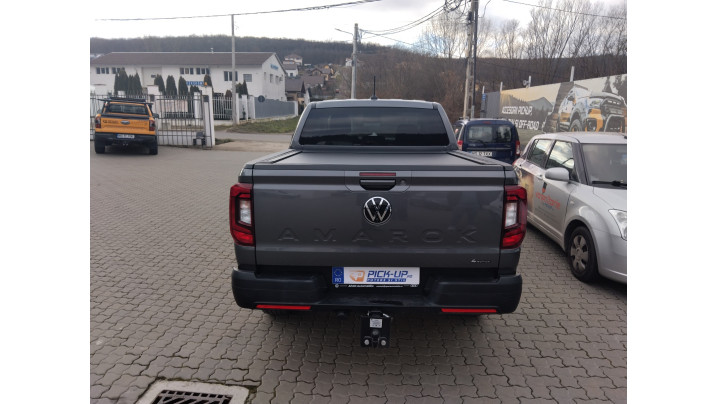 Roll cover and side steps installed on Volkswagen Amarok 2025