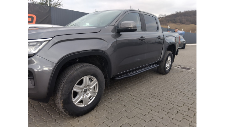 Roll cover and side steps installed on Volkswagen Amarok 2025