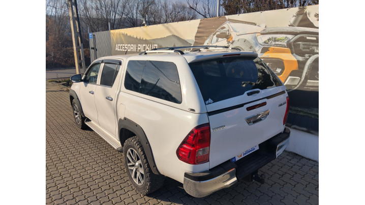 Alpha canopy installed on Toyota Hilux 2020