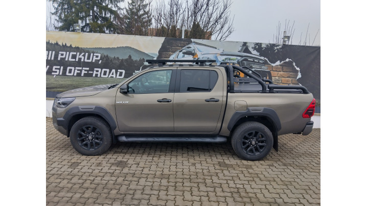 Fully equiped Toyota Hilux 2024