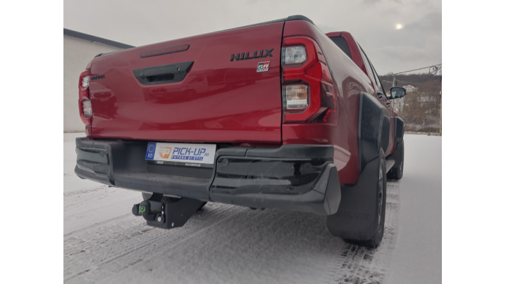 Roll cover,bed liner,roll cover, towing hook installed on Toyota Hilux 2025