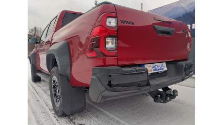 Roll cover,bed liner,roll cover, towing hook installed on Toyota Hilux 2025