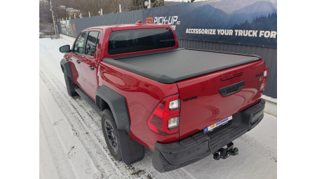Roll cover,bed liner,roll cover, towing hook installed on Toyota Hilux 2025