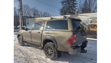 Alpha CMX-W canopy installed on Toyota Hilux 2025
