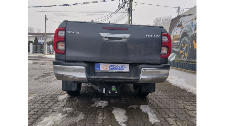 Montare rulou de bena, capitonaj de bena, carlig de remorcare pe Toyota Hilux 2025