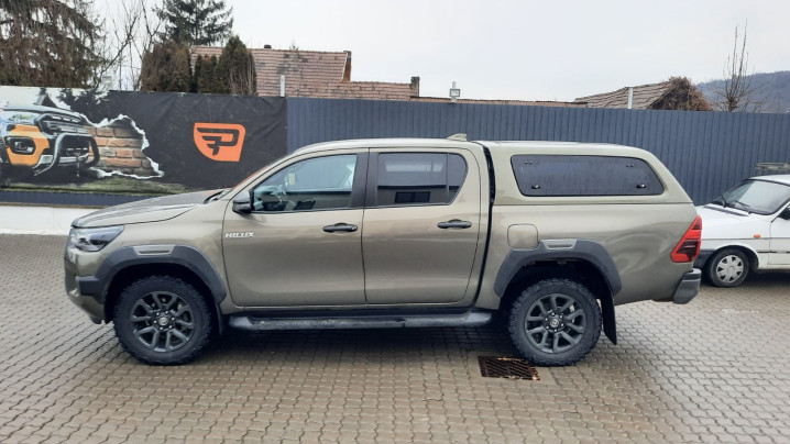 Aeroklas GSE-L canopy installed on Toyota Hilux 2025
