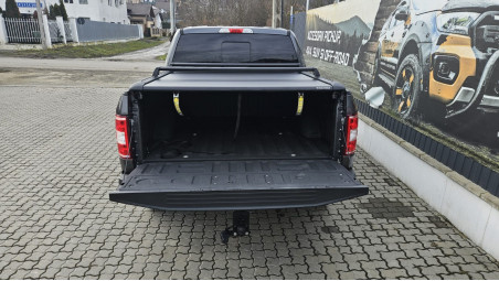 Roll cover and cross bars installed on Ford F150 2019