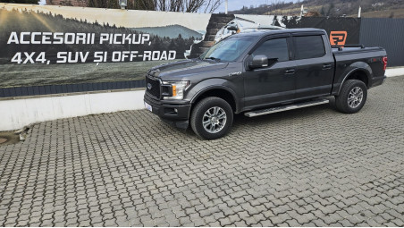 Roll cover and cross bars installed on Ford F150 2019