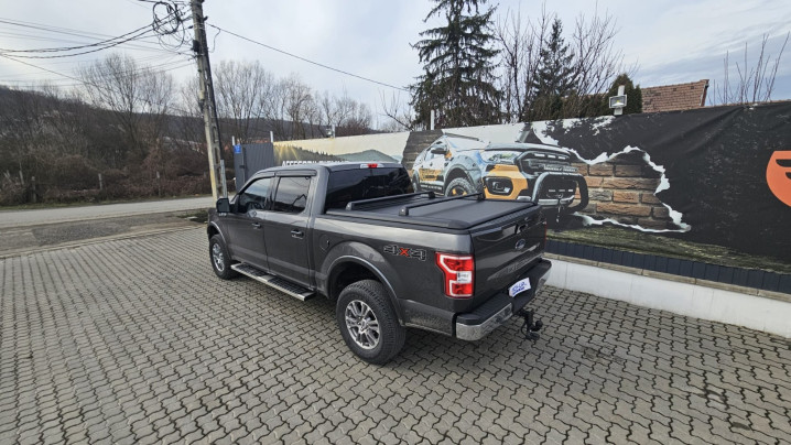 Roll cover and cross bars installed on Ford F150 2019
