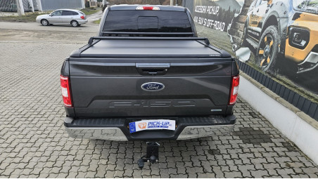 Roll cover and cross bars installed on Ford F150 2019