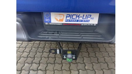 Roll cover, rollbar, towing hitch installed on Toyota Hilux 2023