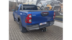 Roll cover, rollbar, towing hitch installed on Toyota Hilux 2023