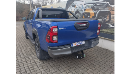 Roll cover, rollbar, towing hitch installed on Toyota Hilux 2023