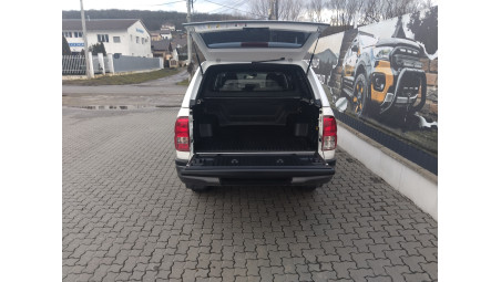 Alpha GSR canopy, Aeroklas bedliner installed on Toyota Hilux 2025