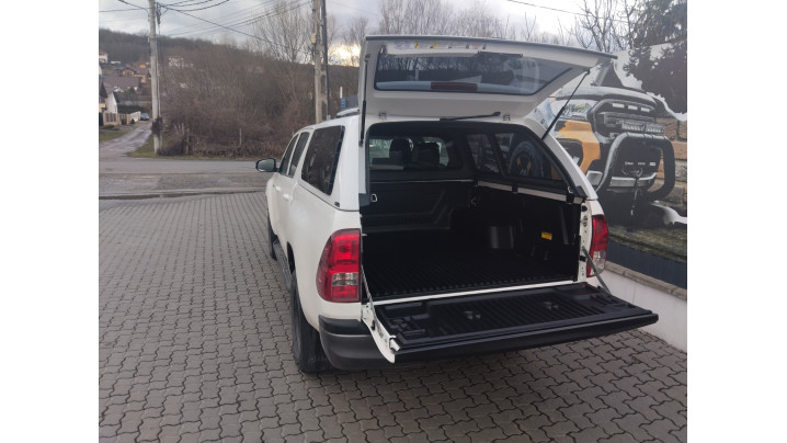 Alpha GSR canopy, Aeroklas bedliner installed on Toyota Hilux 2025