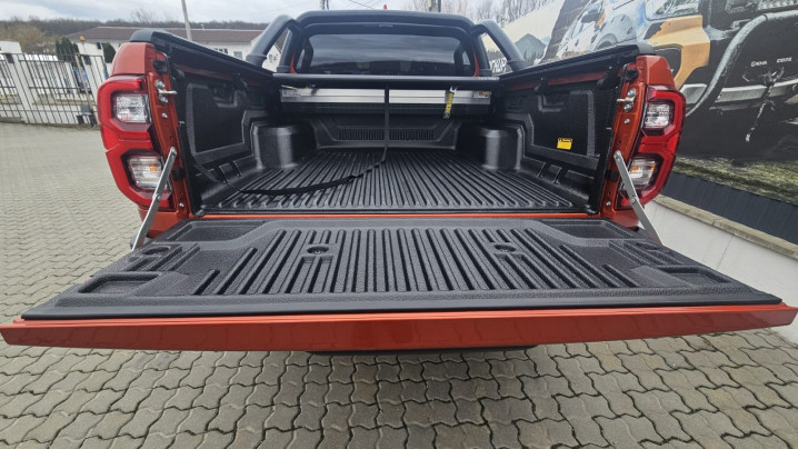 Fully equiped Toyota Hilux 2025