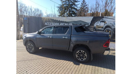 Alpha SCZ sport cover, towing hitch installed on Toyota Hilux 2025